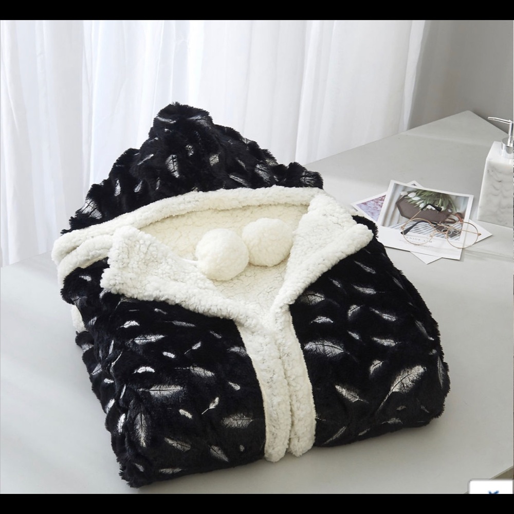 Chic Home Ansen lightweight wearable blanket/snuggie